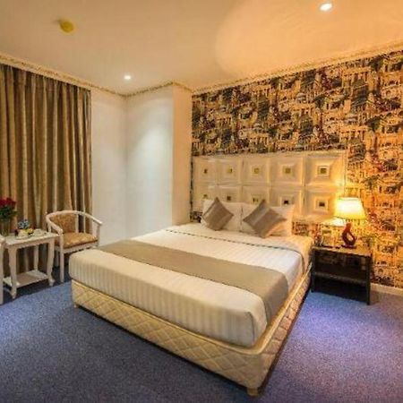Golden Crown Hotel Saigon Хошимін Екстер'єр фото