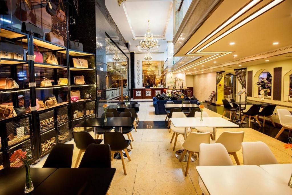Golden Crown Hotel Saigon Хошимін Екстер'єр фото
