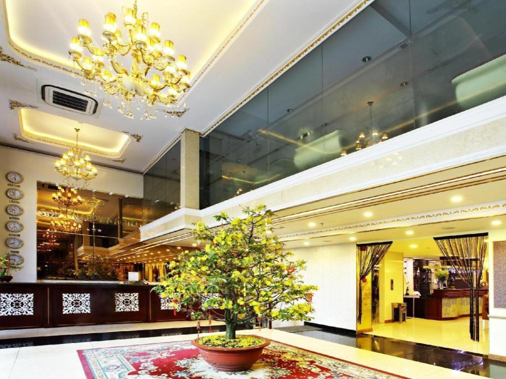 Golden Crown Hotel Saigon Хошимін Екстер'єр фото