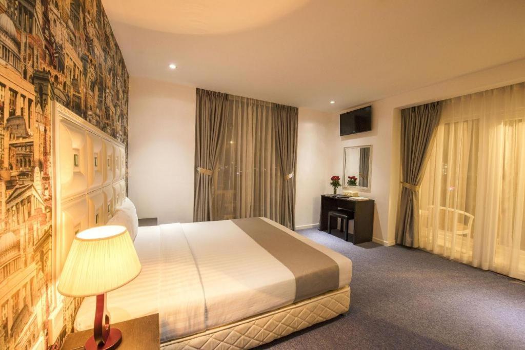 Golden Crown Hotel Saigon Хошимін Екстер'єр фото