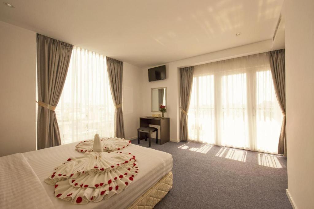 Golden Crown Hotel Saigon Хошимін Екстер'єр фото