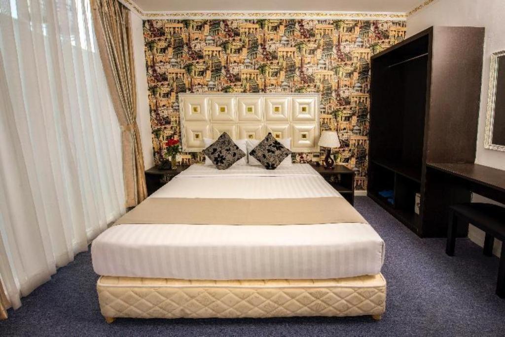 Golden Crown Hotel Saigon Хошимін Екстер'єр фото