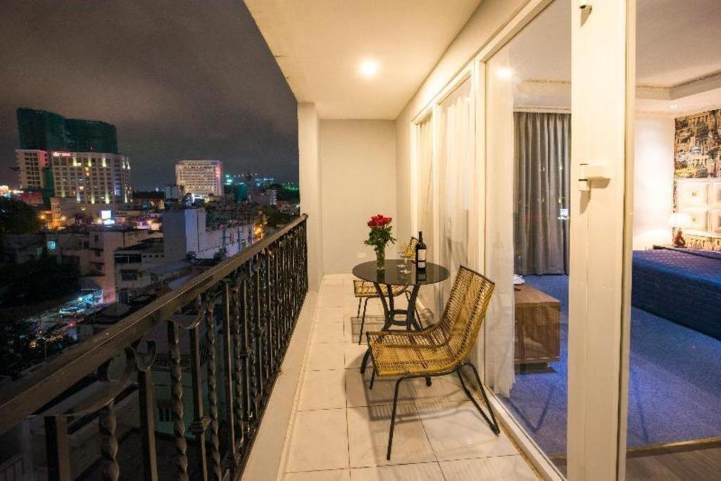 Golden Crown Hotel Saigon Хошимін Екстер'єр фото