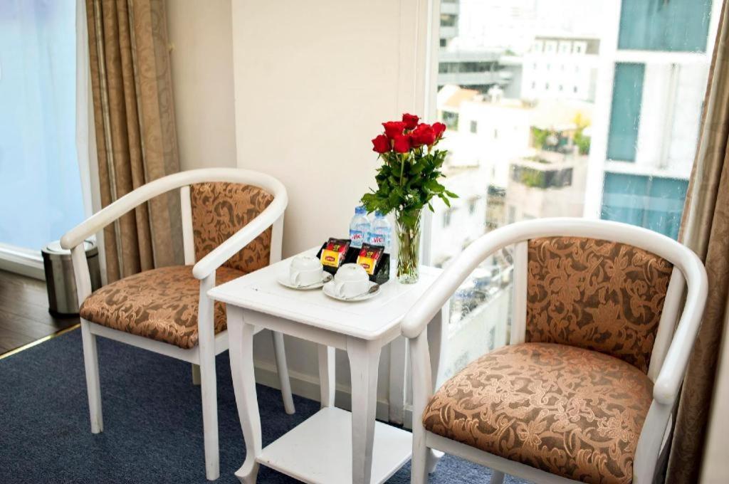 Golden Crown Hotel Saigon Хошимін Екстер'єр фото
