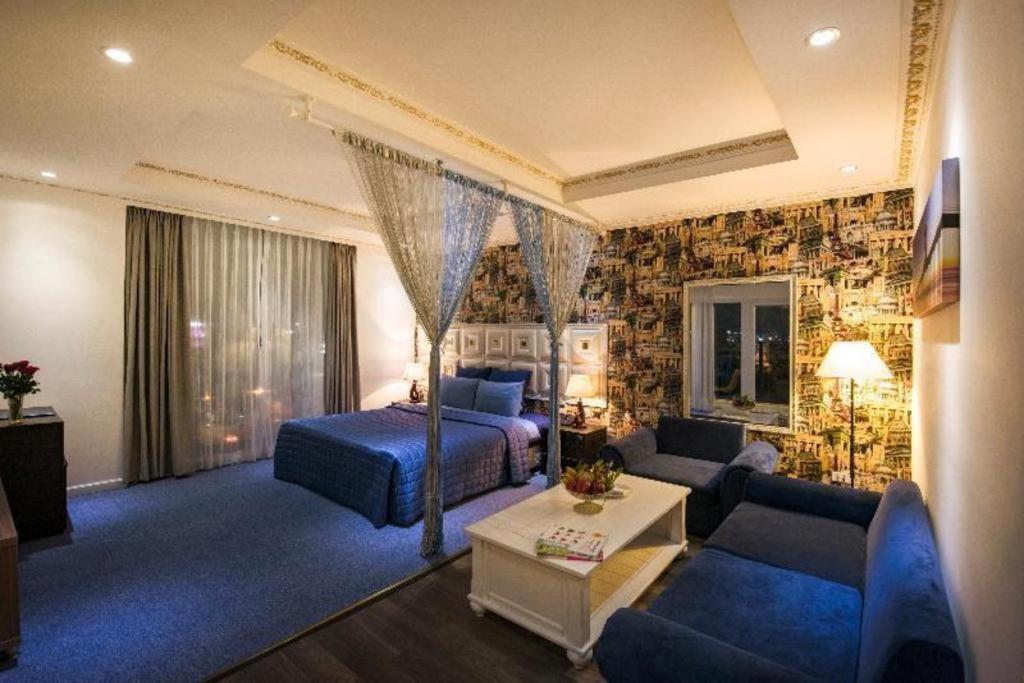 Golden Crown Hotel Saigon Хошимін Екстер'єр фото