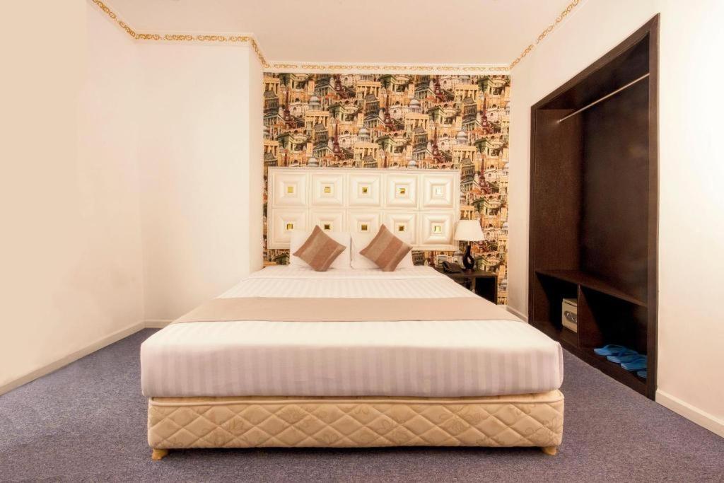 Golden Crown Hotel Saigon Хошимін Екстер'єр фото