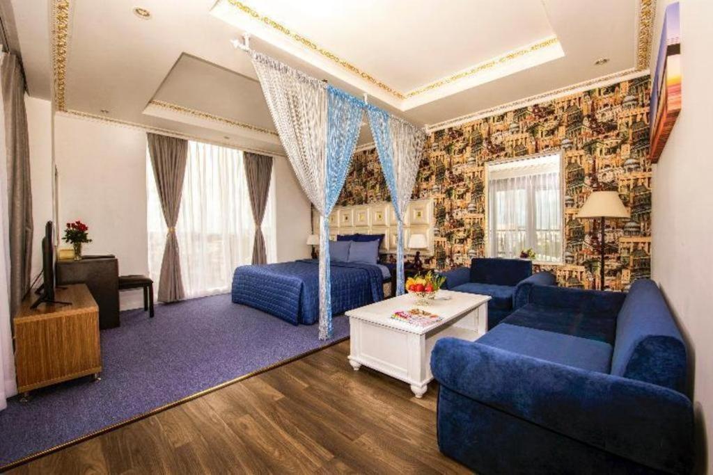 Golden Crown Hotel Saigon Хошимін Екстер'єр фото