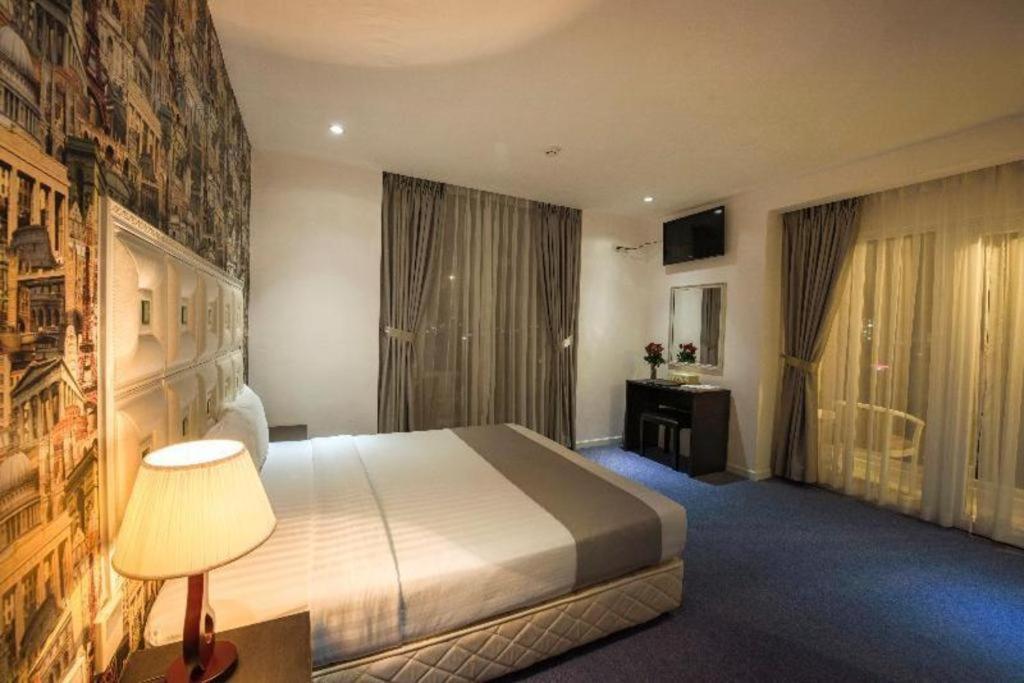 Golden Crown Hotel Saigon Хошимін Екстер'єр фото