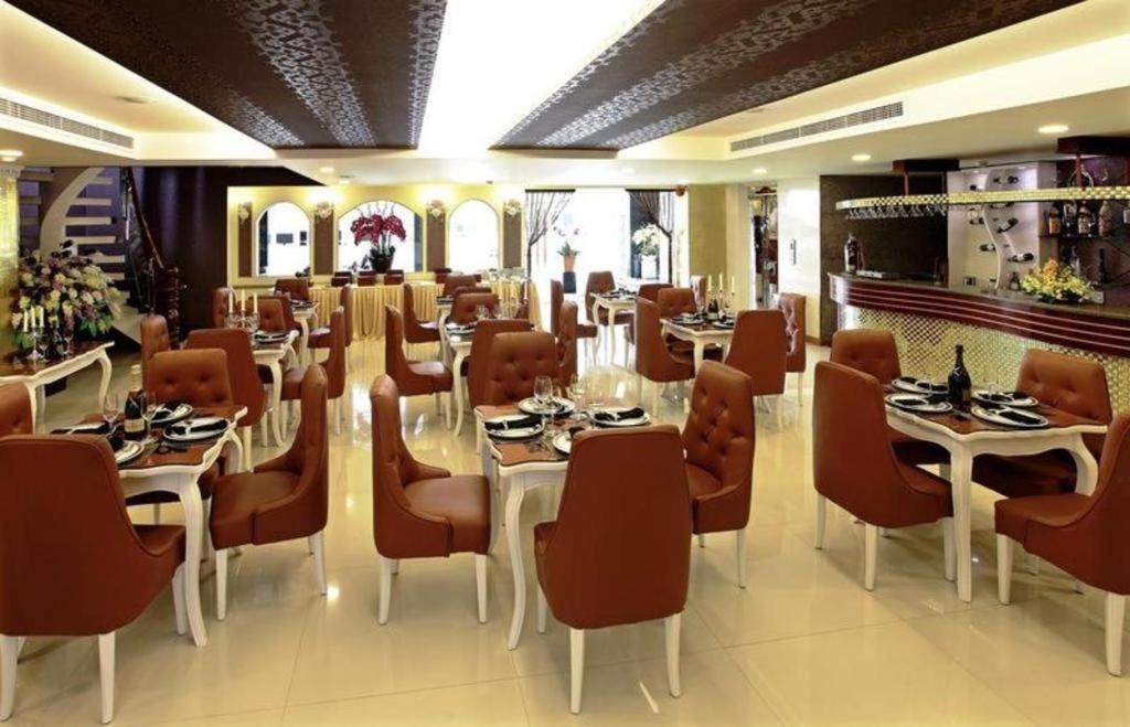 Golden Crown Hotel Saigon Хошимін Екстер'єр фото